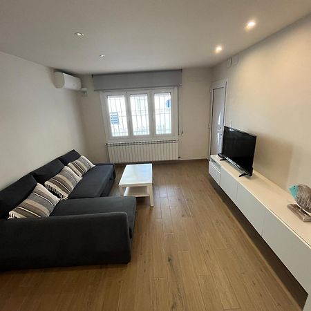 Apartamento En La Playa. Free Parking. Free Wifi L' Escala Esterno foto