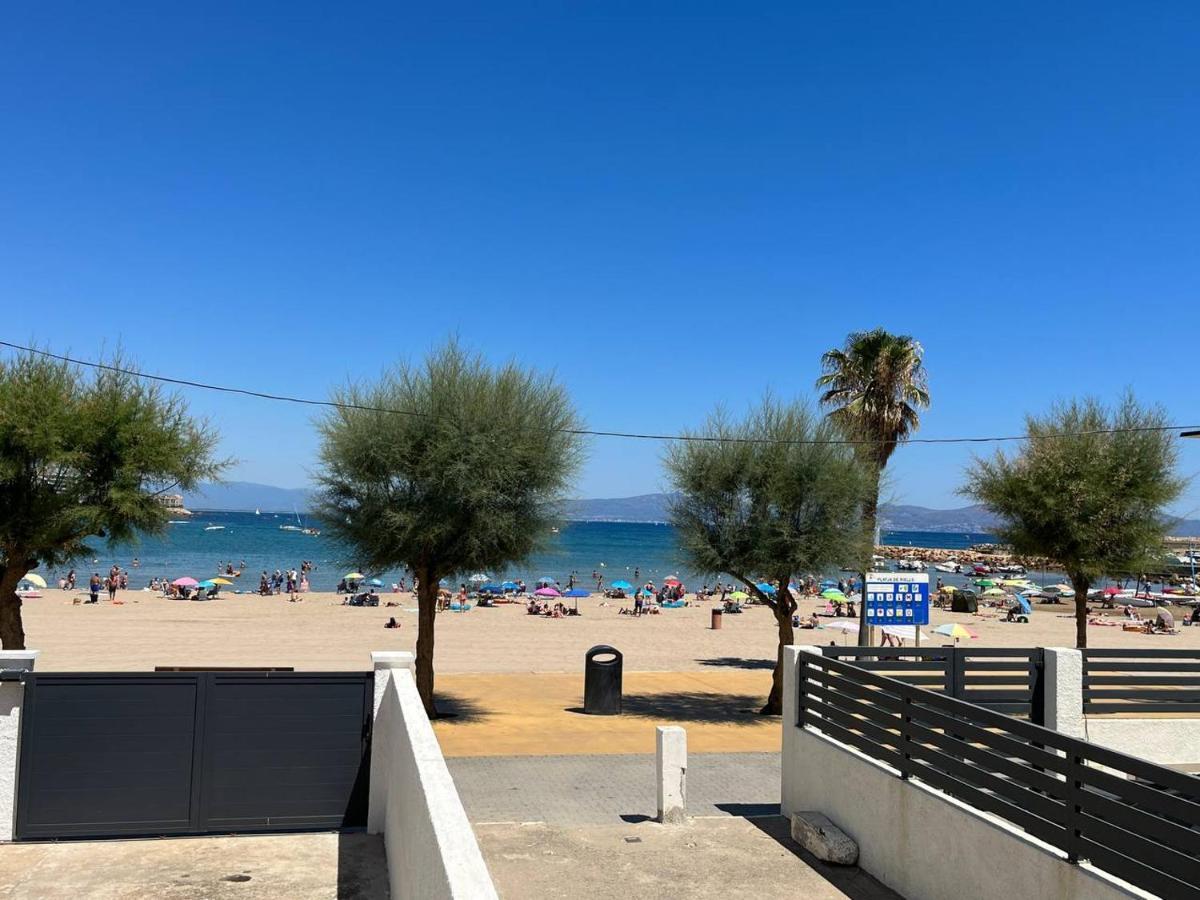 Apartamento En La Playa. Free Parking. Free Wifi L' Escala Esterno foto