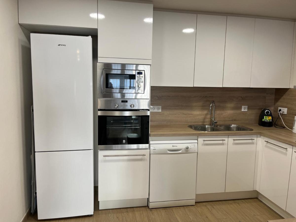 Apartamento En La Playa. Free Parking. Free Wifi L' Escala Esterno foto