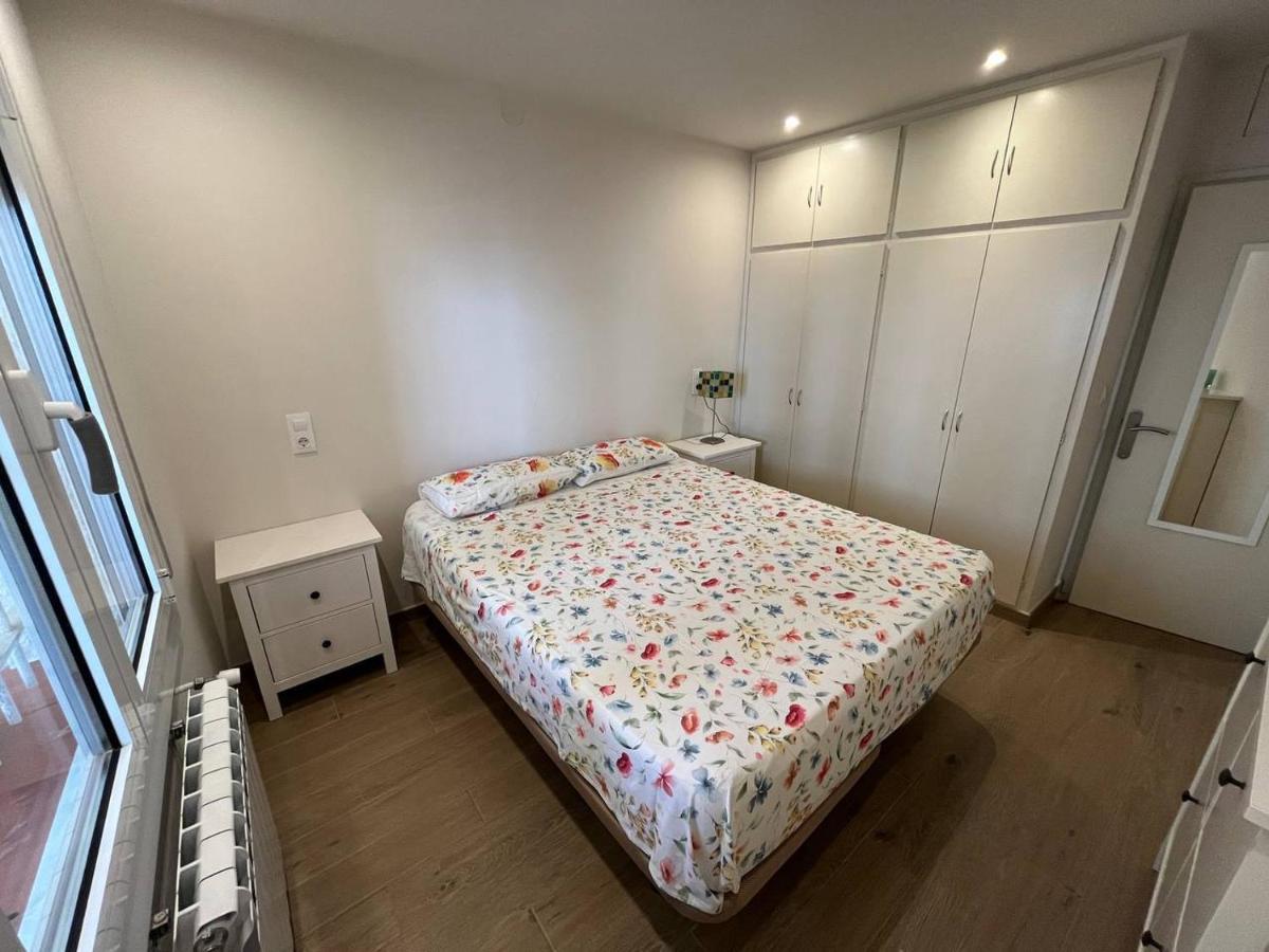 Apartamento En La Playa. Free Parking. Free Wifi L' Escala Esterno foto