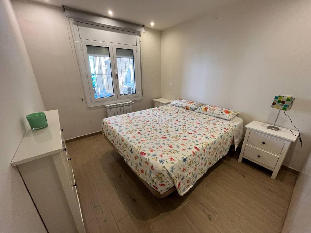 Apartamento En La Playa. Free Parking. Free Wifi L' Escala Esterno foto