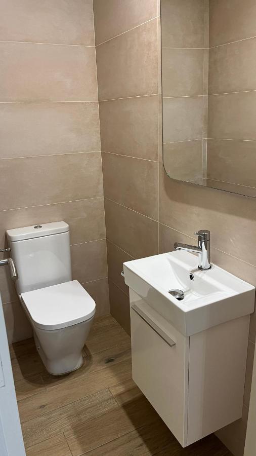 Apartamento En La Playa. Free Parking. Free Wifi L' Escala Esterno foto