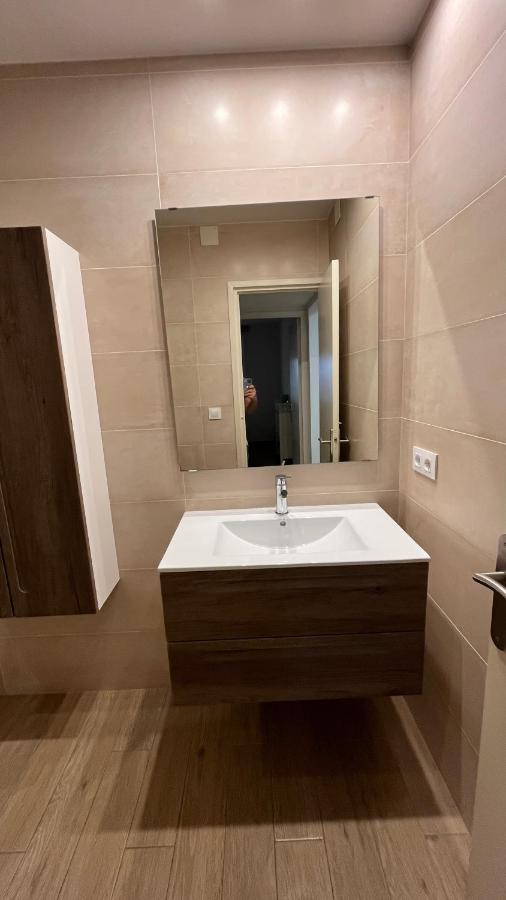 Apartamento En La Playa. Free Parking. Free Wifi L' Escala Esterno foto