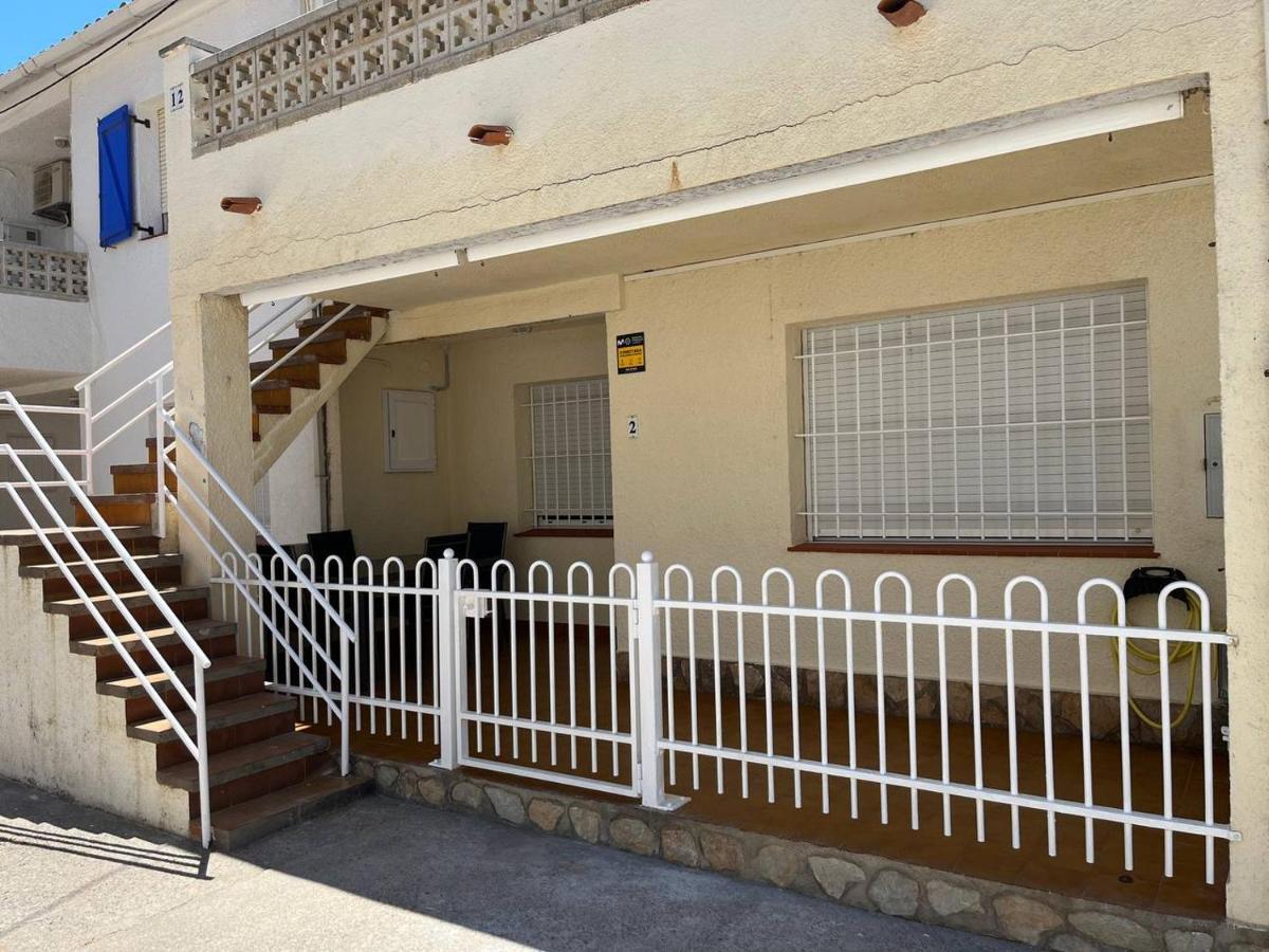 Apartamento En La Playa. Free Parking. Free Wifi L' Escala Esterno foto