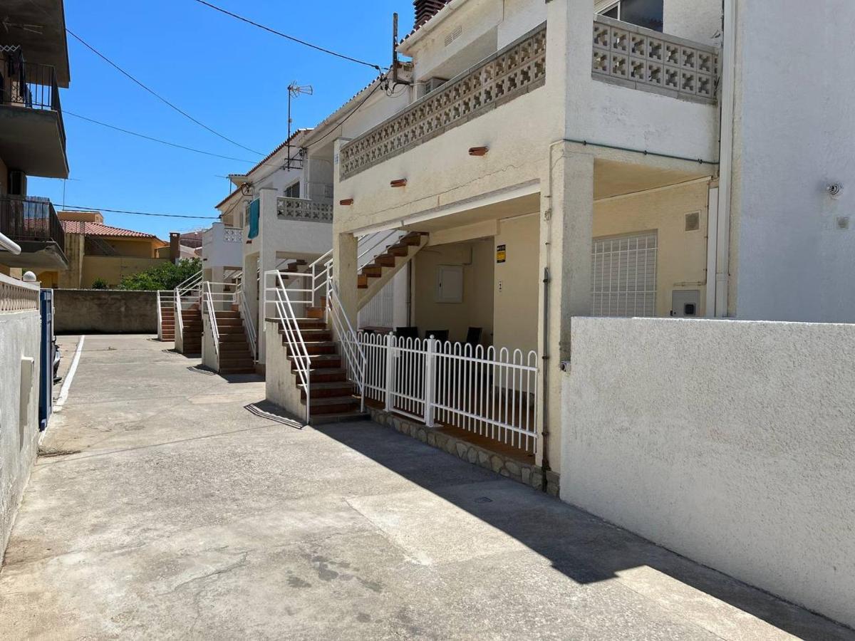 Apartamento En La Playa. Free Parking. Free Wifi L' Escala Esterno foto