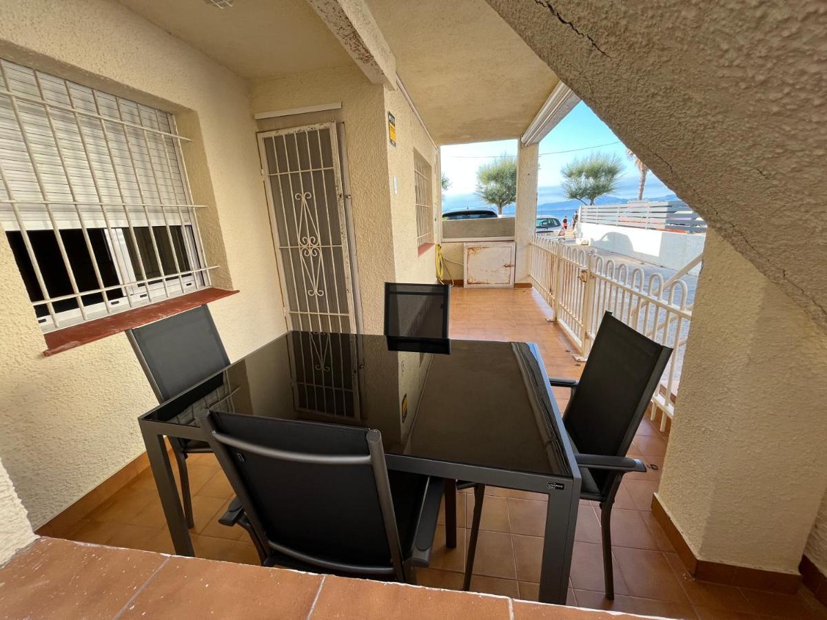 Apartamento En La Playa. Free Parking. Free Wifi L' Escala Esterno foto